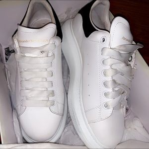 Alexander mcqueens size 40 (7) in men